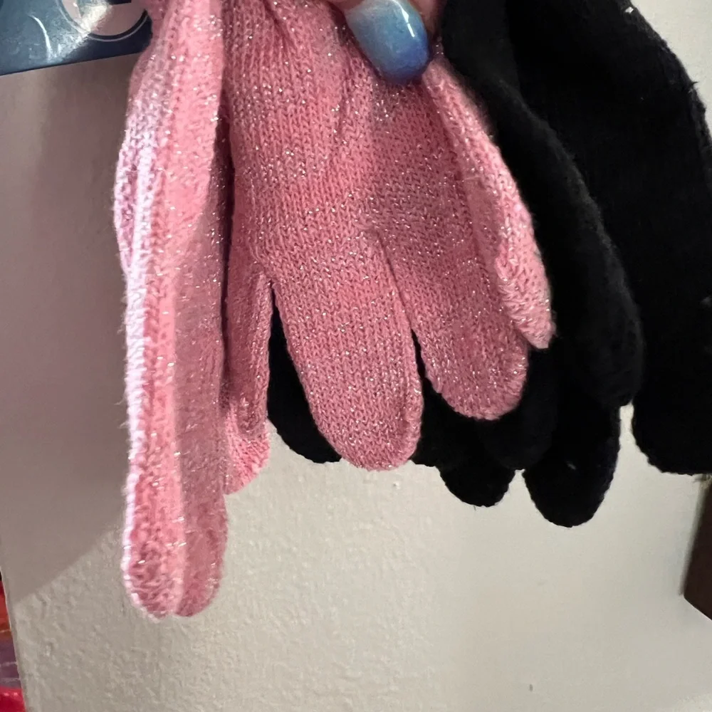 2pair Kids gloves NWT stretchy Pink and Black colors